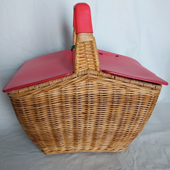 Kate Spade Strawberry CharmWicker 3D Picnic Perfect Basket Purse Handbag RARE - Picture 4 of 11